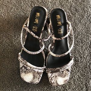 Python print sandals